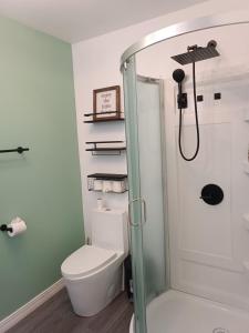 Bagno di Elenas Modern 2BR Comfy Home