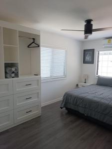 Letto o letti in una camera di Elenas Modern 2BR Comfy Home