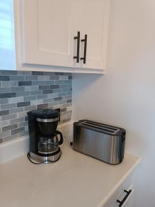 Cucina o angolo cottura di Elenas Modern 2BR Comfy Home