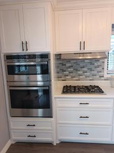 Cucina o angolo cottura di Elenas Modern 2BR Comfy Home