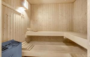 Ảnh trong thư viện ảnh của Nice Home In Væggerløse With Sauna ở Bøtø By