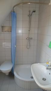 Koupelna v ubytování MB Hotel Weißer Hirsch