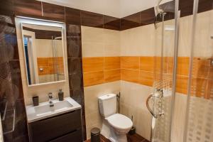 Kúpeľňa v ubytovaní All In Apartman