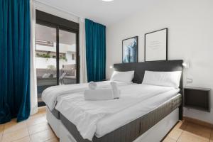 Posteľ alebo postele v izbe v ubytovaní Alamar apartment in La Cala de Mijas by Costarentals - Ref 38 + 27 fotografií