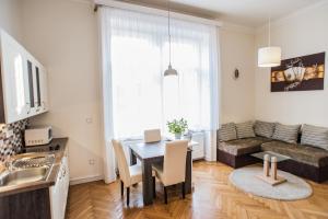Posedenie v ubytovaní All In Apartman + 37 fotografií