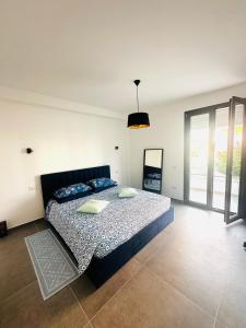 a bedroom with a large bed in a room at Blue Orchid Apartment, IUN S8460 in Quartu SantʼElena