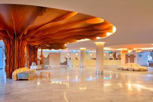 Uma área de estar em Grand Palladium White Island Resort & Spa - All Inclusive