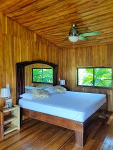 Postel nebo postele na pokoji v ubytování Onca Tours & Treehouses