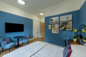 TV a/nebo společenská místnost v ubytování 8QR Rooms