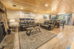 a living room with leather couches and a table at Dolly's Lodge # 3 condo in Sevierville