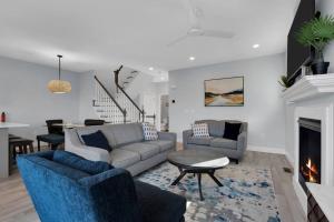Χώρος καθιστικού στο Luxury Beach House in Seaside! Now Available!