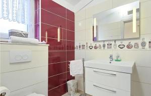 Koupelna v ubytování 2 Bedroom Cozy Home In Vlasici - Krsan