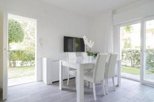 Μια τηλεόραση ή/και κέντρο ψυχαγωγίας στο Appartamenti Federica 12T