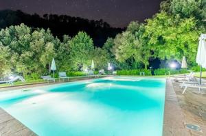 Bassein majutusasutuses Charming apartment in Loro Ciuffenna, 110 m² with Shared Pool. või selle lähedal