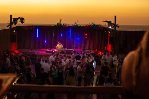 a group of people standing in front of a stage at Café Jeri Hotel in Jericoacoara +37 photos