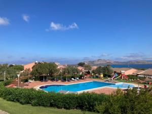 Bazén v ubytování Cala Rosa Club Hotel nebo v jeho okolí
