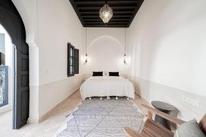 a bedroom with a bed and a rug at Riad COPAH in Marrakech
