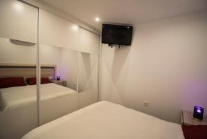 Ένα ή περισσότερα κρεβάτια σε δωμάτιο στο SnowGranada Los Valles Alodia House