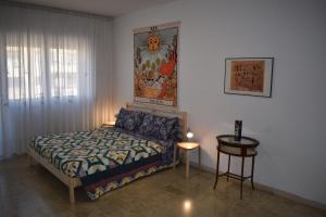 a bedroom with a bed and a painting on the wall at Vacanze Romane in Rome