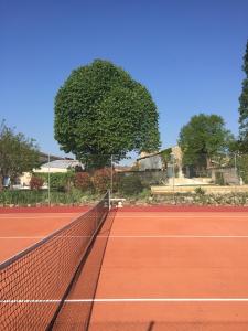 Instalaciones para jugar a tenis o squash en Domaine De L'Angélique o alrededores 20 fotos más