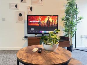 Gallery image of Free Parking Sleeps 6 Modern Apartment in Litherland