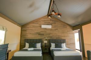 Postel nebo postele na pokoji v ubytování Valverde Glamping & Ecolodge + 37 fotografií