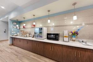 Kuchyň nebo kuchyňský kout v ubytování Best Western Plus Buda Austin Inn & Suites