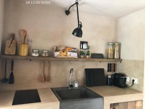 Kuchyňa alebo kuchynka v ubytovaní Casa Farfaglia + 37 fotografií