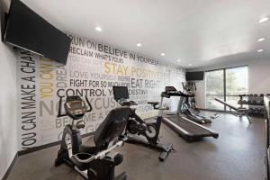 Fitness centrum a/nebo fitness zařízení v ubytování Best Western Plus Buda Austin Inn & Suites