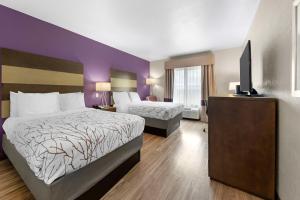 Postel nebo postele na pokoji v ubytování Best Western Plus Buda Austin Inn & Suites