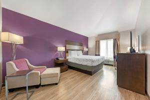 Postel nebo postele na pokoji v ubytování Best Western Plus Buda Austin Inn & Suites