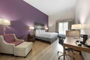 Postel nebo postele na pokoji v ubytování Best Western Plus Buda Austin Inn & Suites