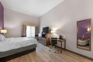 Postel nebo postele na pokoji v ubytování Best Western Plus Buda Austin Inn & Suites