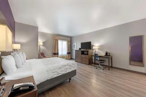 Postel nebo postele na pokoji v ubytování Best Western Plus Buda Austin Inn & Suites