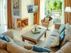 Posezení v ubytování Villa 210 by Villamya