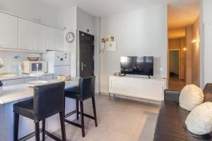 Η κουζίνα ή μικρή κουζίνα στο Apartment in Salinetas Beach +50 φωτογραφίες