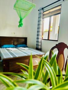 Postel nebo postele na pokoji v ubytování Sanithu Homestay and villa Galle + 37 fotografií