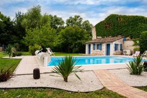 Piscina en o cerca de Domaine De L'Angélique