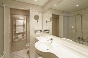 Koupelna v ubytování Hotel Europa Suites St Moritz