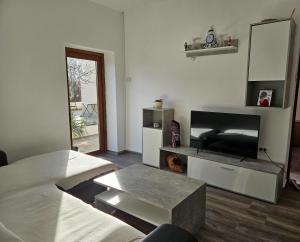 a living room with a couch and a tv at Eight Home in Horia