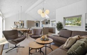 Χώρος καθιστικού στο Beautiful Home In Rømø With Sauna