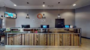 Un televizor și/sau centru de divertisment la Clayton Hotel Cardiff