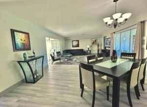 Χώρος καθιστικού στο Villa Marco Island