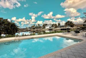 Πισίνα στο ή κοντά στο Villa Marco Island