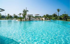 สระว่ายน้ำที่อยู่ใกล้ ๆ หรือใน Amazing Apartment In Casalvelino +31 ภาพ