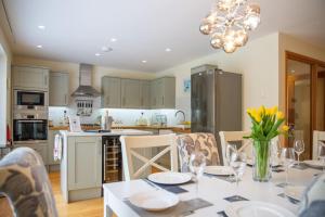 Köök või kööginurk majutusasutuses 6 The Salterns - Yarmouth