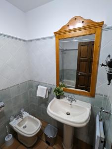 Kúpeľňa v ubytovaní Apartamentos Hoz del Huécar