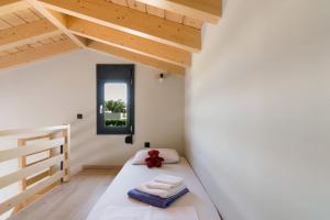 Postel nebo postele na pokoji v ubytování Elegant House with Private Pool + 36 fotografií