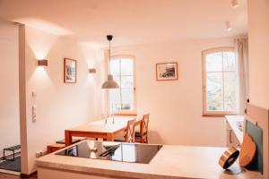 a kitchen and dining room with a table and chairs at Alter Gutshof Sendelbach in Rentweinsdorf +33 photos