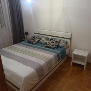 Ένα ή περισσότερα κρεβάτια σε δωμάτιο στο Tibo Sarajevo